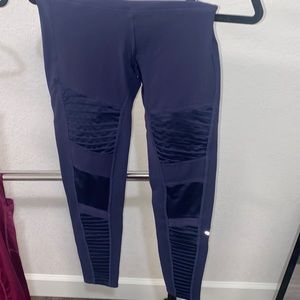Navy Alo Yoga moto leggings, size M